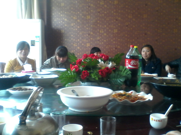 三八婦女節(jié)，企鵝糧油機(jī)械舉行慶?；顒?dòng)