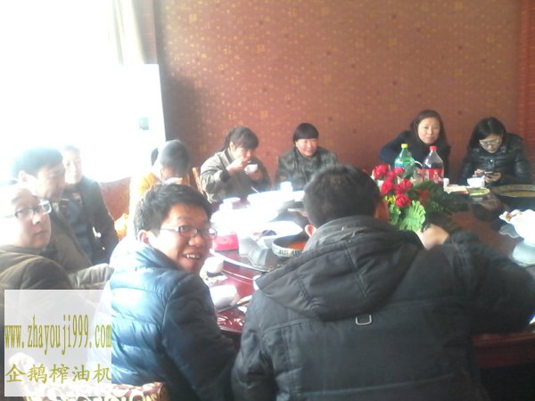 企鵝糧油機(jī)械婦女節(jié)聚餐