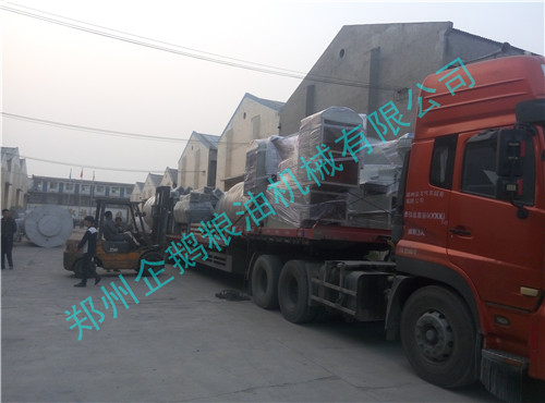 企鵝榨油機廠家10月20日發(fā)貨現(xiàn)場(圖1)