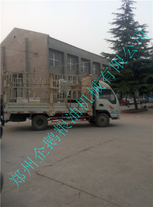 四川客戶80型螺旋榨油機(jī)設(shè)備已發(fā)貨(圖3)